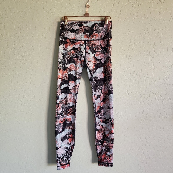 Lululemon Wunder Under Tights Size 6 Lunar New Year - Picture 3 of 10